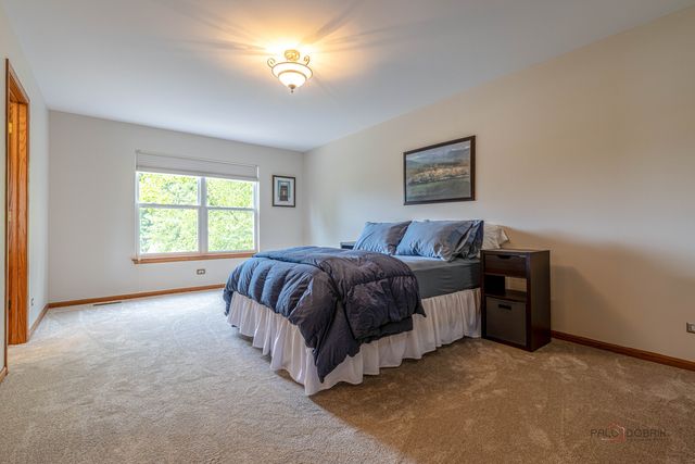 270 W Winding Trail Circle, Round Lake, IL 60073