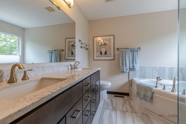 270 W Winding Trail Circle, Round Lake, IL 60073