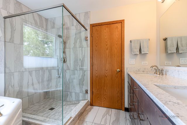 270 W Winding Trail Circle, Round Lake, IL 60073
