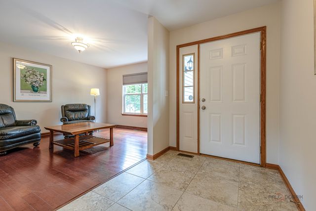 270 W Winding Trail Circle, Round Lake, IL 60073