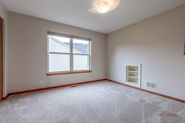 270 W Winding Trail Circle, Round Lake, IL 60073