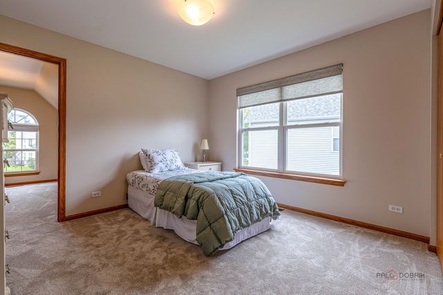 270 W Winding Trail Circle, Round Lake, IL 60073