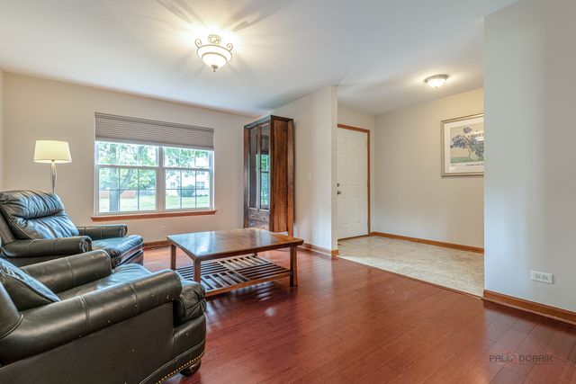 270 W Winding Trail Circle, Round Lake, IL 60073