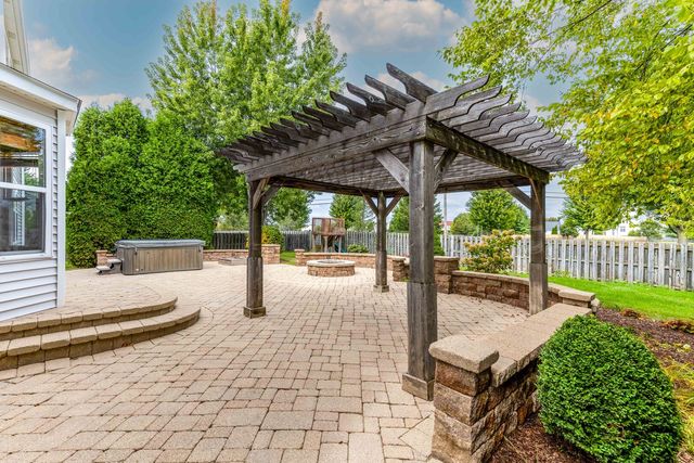 270 W Winding Trail Circle, Round Lake, IL 60073