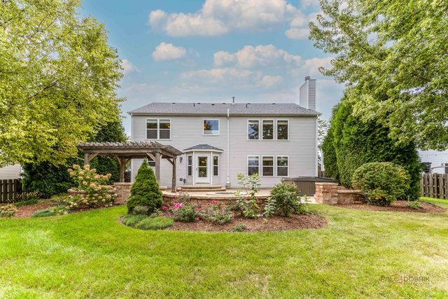270 W Winding Trail Circle, Round Lake, IL 60073