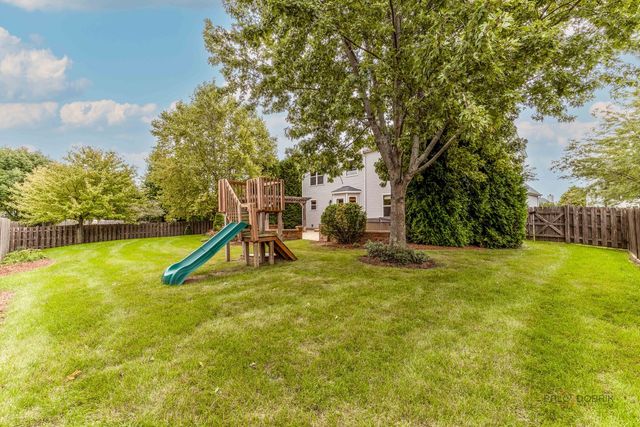 270 W Winding Trail Circle, Round Lake, IL 60073