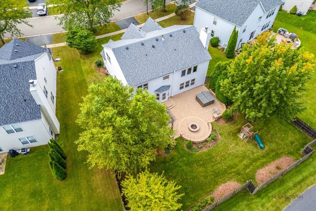 270 W Winding Trail Circle, Round Lake, IL 60073