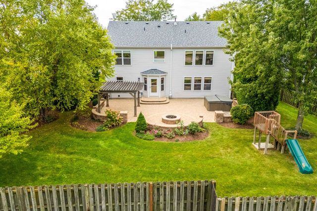 270 W Winding Trail Circle, Round Lake, IL 60073