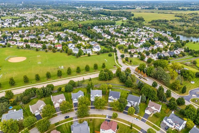 270 W Winding Trail Circle, Round Lake, IL 60073