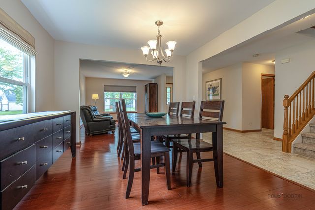270 W Winding Trail Circle, Round Lake, IL 60073