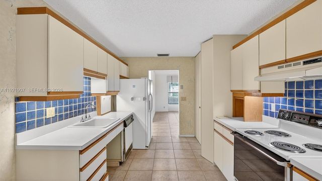 2540 Calamondin Cir, Coconut Creek, FL 33063