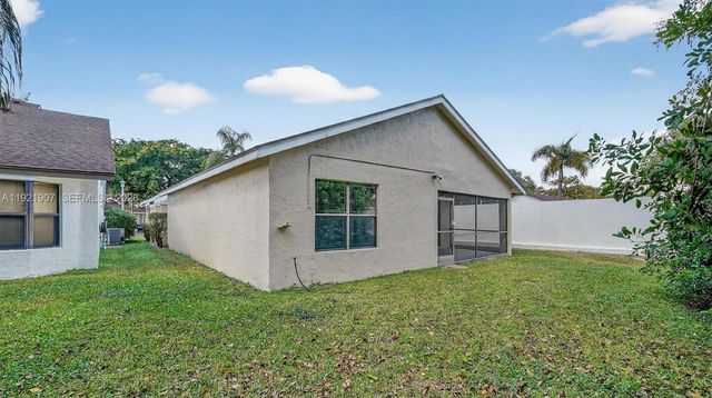 2540 Calamondin Cir, Coconut Creek, FL 33063