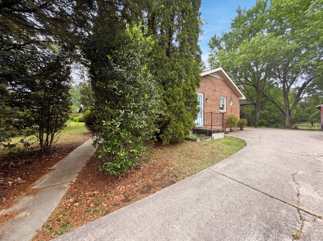 587 Lafayette Rd, Clarksville, TN 37042