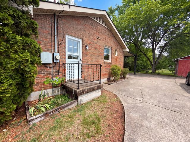 587 Lafayette Rd, Clarksville, TN 37042