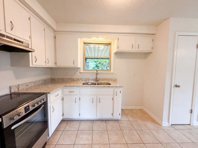 587 Lafayette Rd, Clarksville, TN 37042