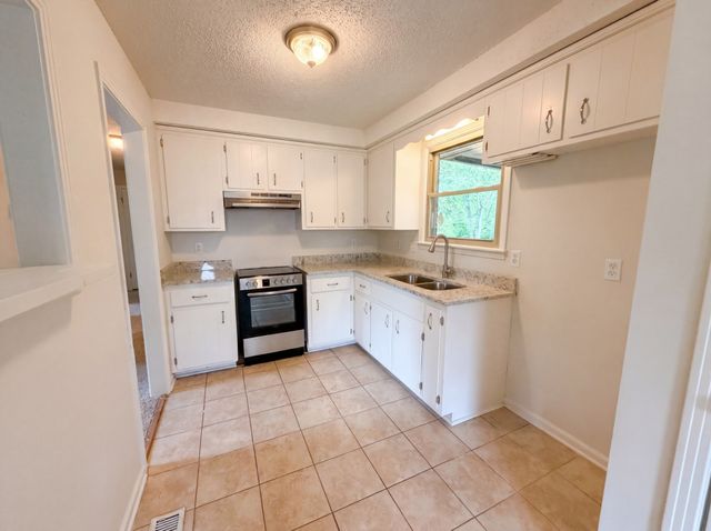 587 Lafayette Rd, Clarksville, TN 37042