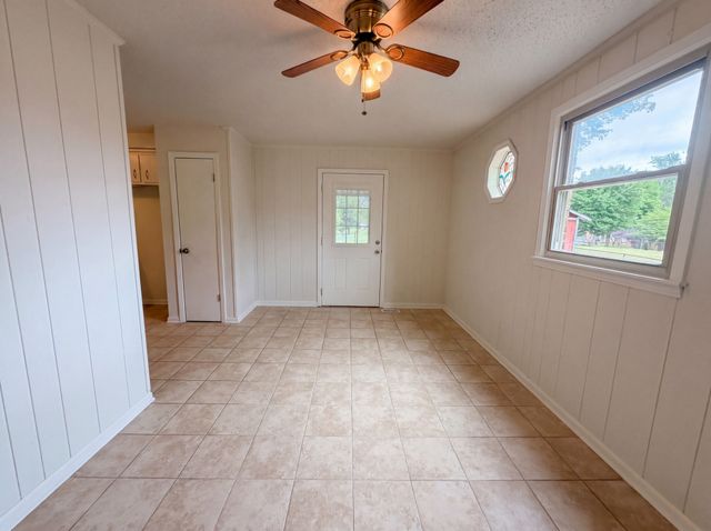 587 Lafayette Rd, Clarksville, TN 37042