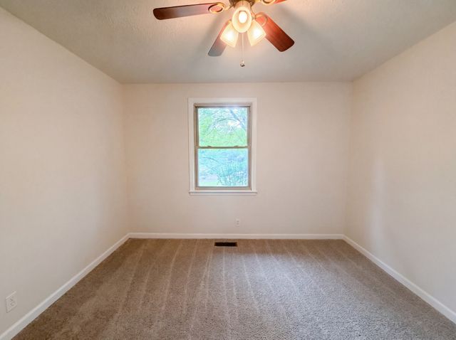 587 Lafayette Rd, Clarksville, TN 37042