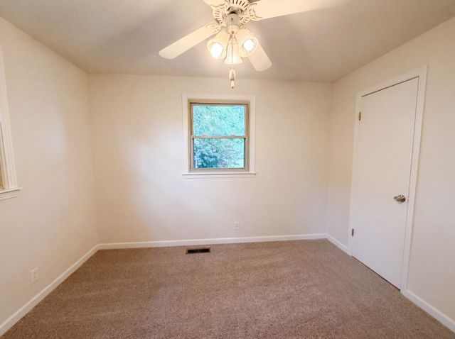 587 Lafayette Rd, Clarksville, TN 37042