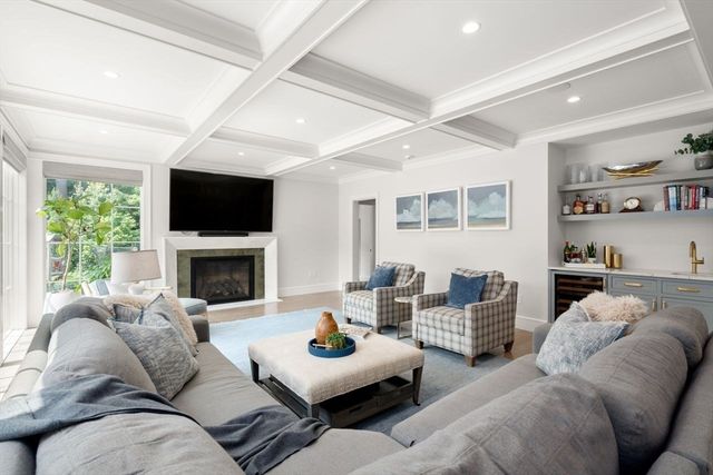 45 Longmeadow Rd, Wellesley, MA 02482