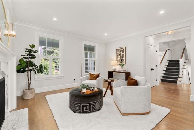 45 Longmeadow Rd, Wellesley, MA 02482