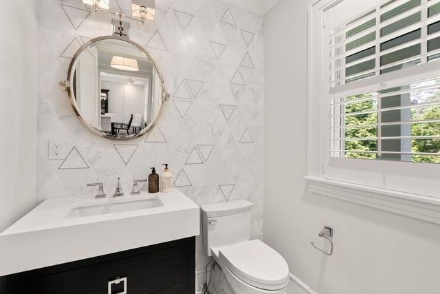 45 Longmeadow Rd, Wellesley, MA 02482