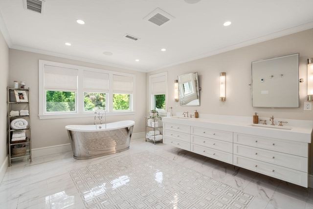 45 Longmeadow Rd, Wellesley, MA 02482