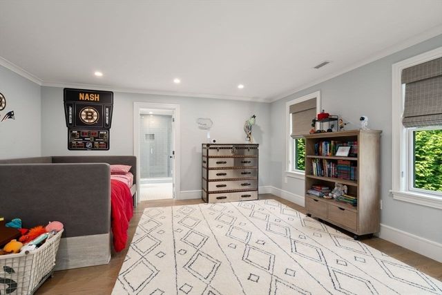 45 Longmeadow Rd, Wellesley, MA 02482
