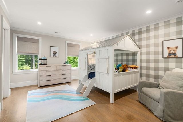 45 Longmeadow Rd, Wellesley, MA 02482