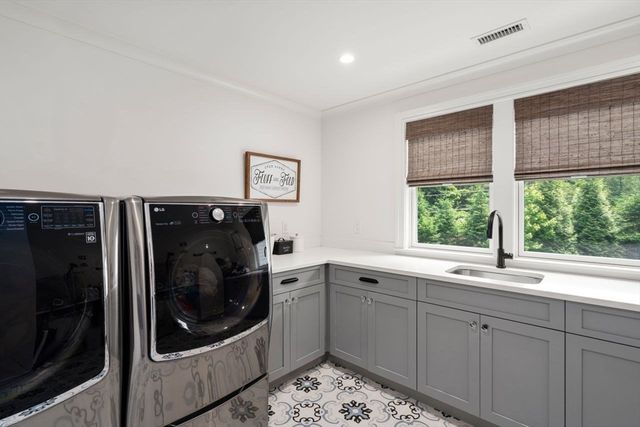 45 Longmeadow Rd, Wellesley, MA 02482