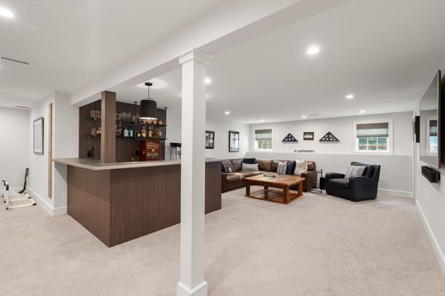 45 Longmeadow Rd, Wellesley, MA 02482