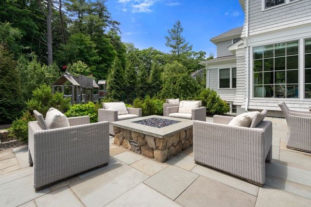 45 Longmeadow Rd, Wellesley, MA 02482