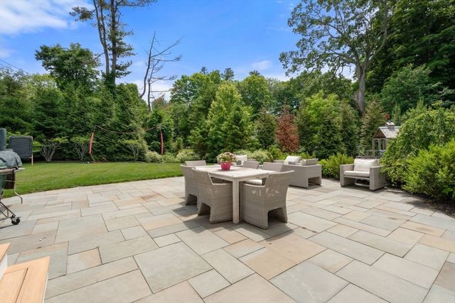 45 Longmeadow Rd, Wellesley, MA 02482