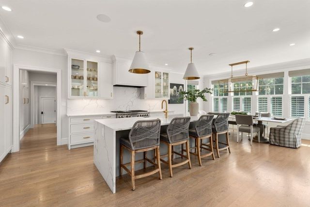 45 Longmeadow Rd, Wellesley, MA 02482