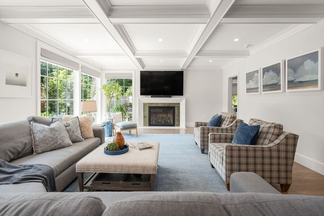 45 Longmeadow Rd, Wellesley, MA 02482