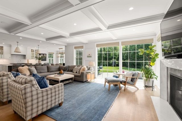 45 Longmeadow Rd, Wellesley, MA 02482