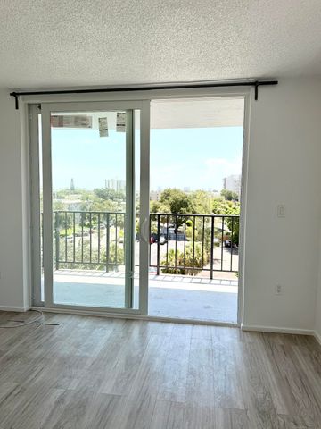 12500 NE 15th Avenue 516, North Miami, FL 33161