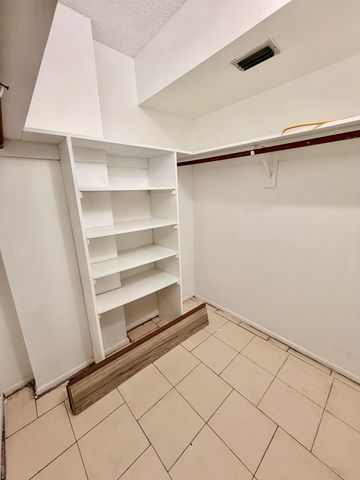 12500 NE 15th Avenue 516, North Miami, FL 33161
