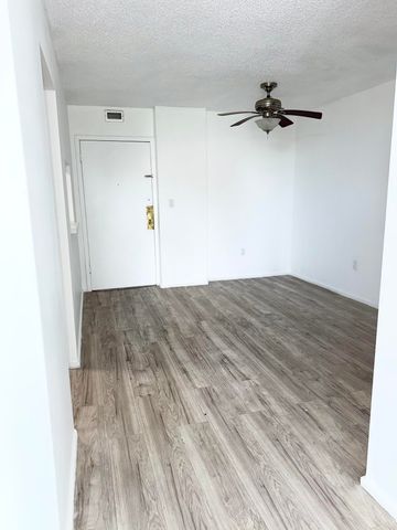 12500 NE 15th Avenue 516, North Miami, FL 33161