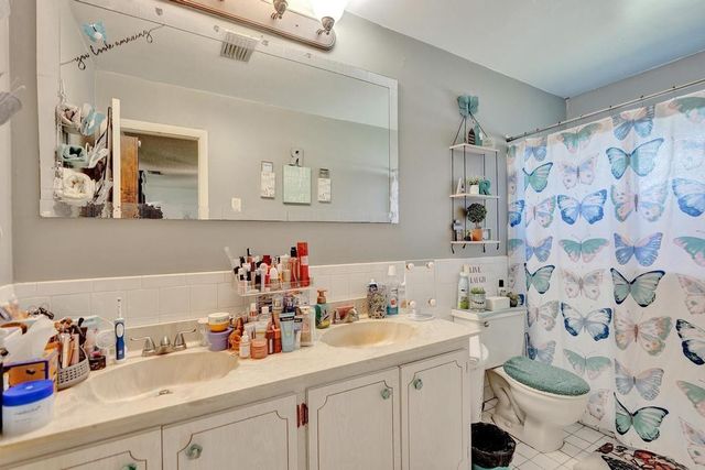 9516 NW 80th Court, Tamarac, FL 33321