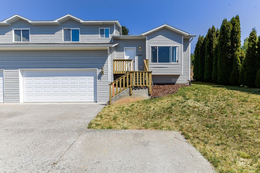 1008 Jefferson Ct, Moscow, ID 83843