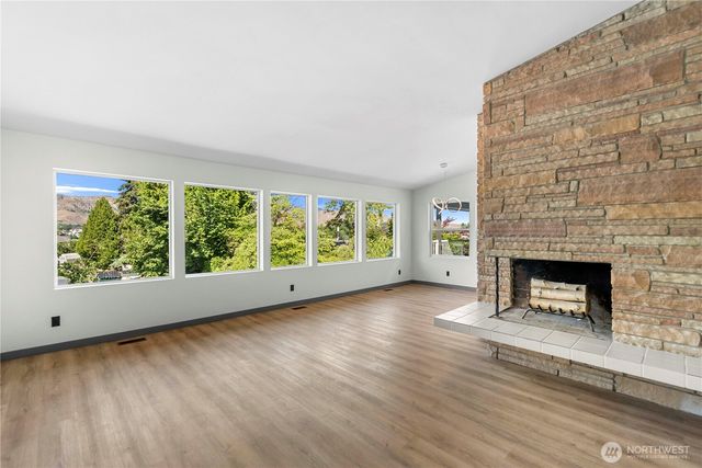 544 N Colorado Avenue, East Wenatchee, WA 98802