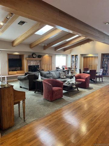 6350 Genesee Ave 204, San Diego, CA 92122