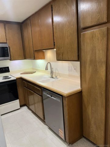 6350 Genesee Ave 204, San Diego, CA 92122