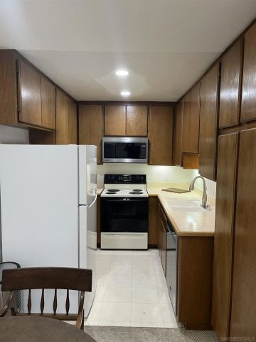 6350 Genesee Ave 204, San Diego, CA 92122