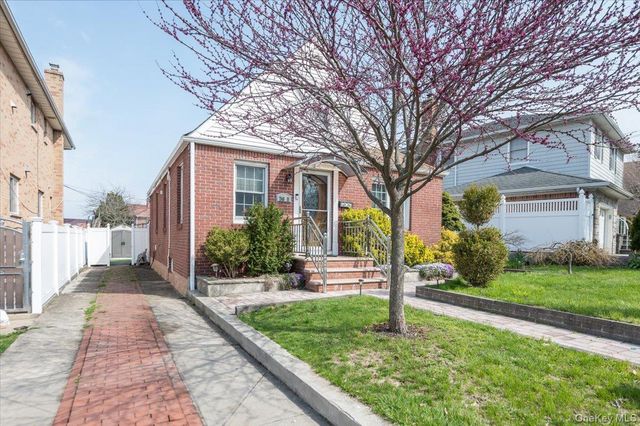 24611 61st Avenue, Little Neck, NY 11362