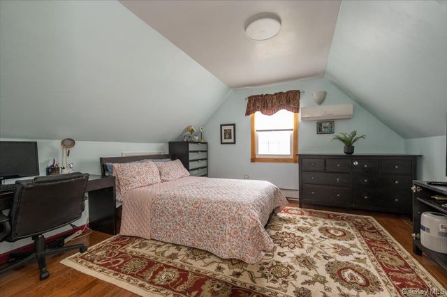 24611 61st Avenue, Little Neck, NY 11362