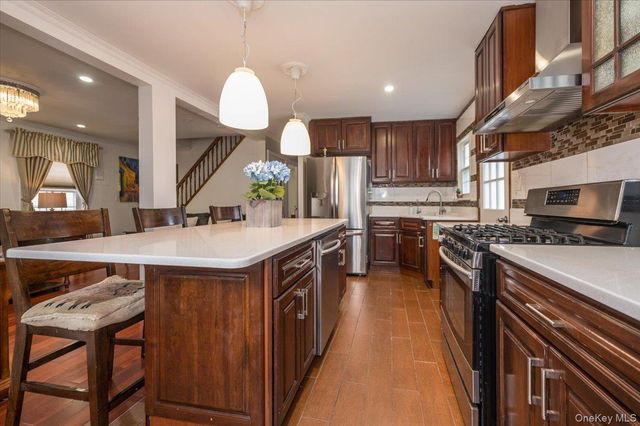 24611 61st Avenue, Little Neck, NY 11362