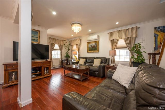 24611 61st Avenue, Little Neck, NY 11362