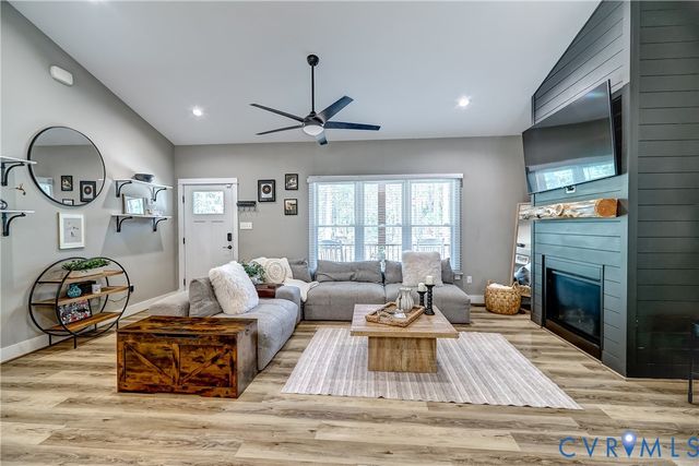 2253 Chapel Hill Rd, Goochland, VA 23063